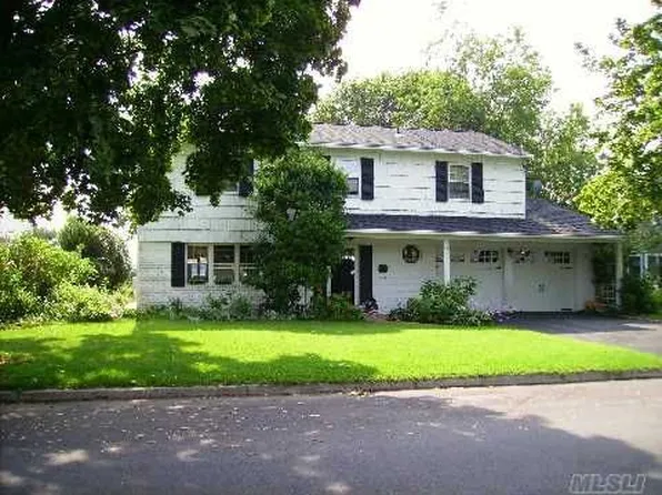 18 Hillary Drvie, Bayville, NY 11709