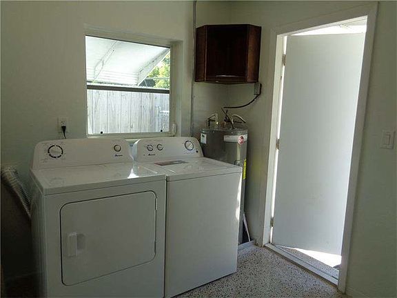 4th image of 417 NW 48th Ct