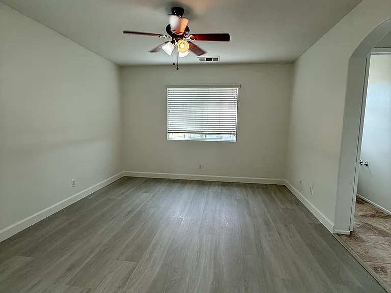 11061 Summerwood Dr — Photo 7