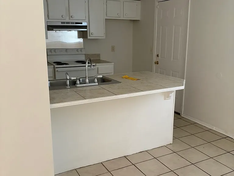 1611 Oak Brook Dr — Photo 5