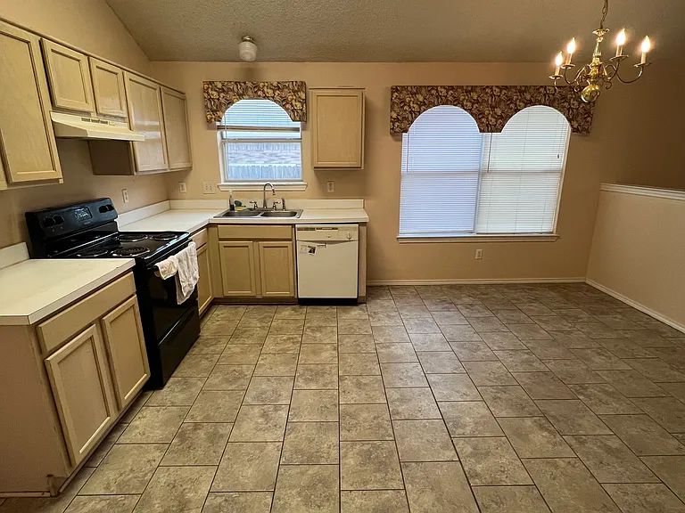 7331 Meadows Dr — Photo 5