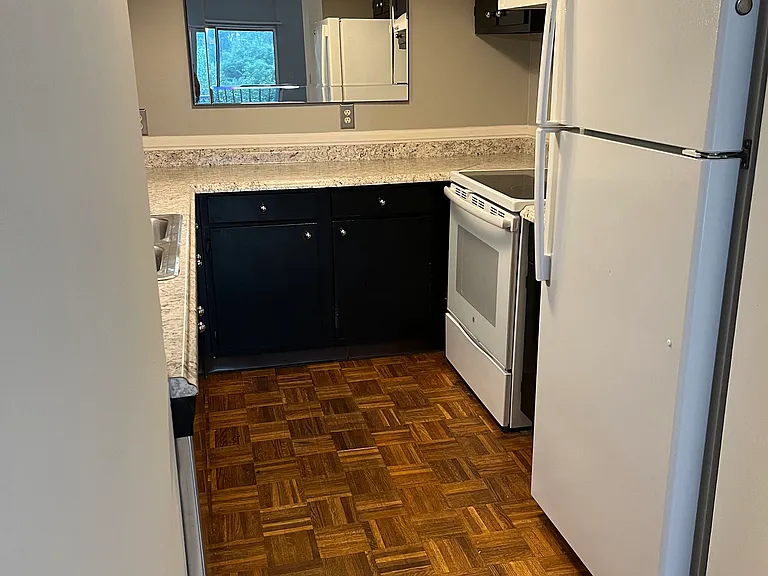 619 King St #210 — Photo 3