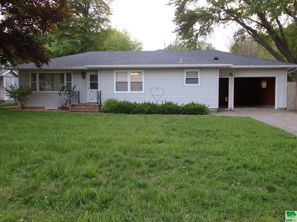 610 Dover Ave NE, Orange City, IA 51041