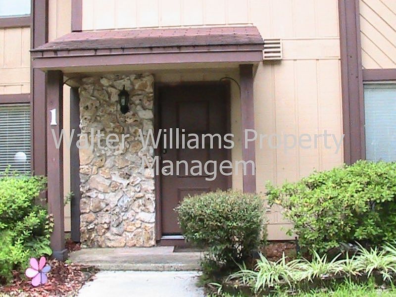1st image of 1 Glen Arbor Park