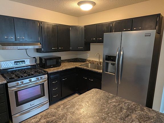 4th image of 3010 Greenbrier Dr