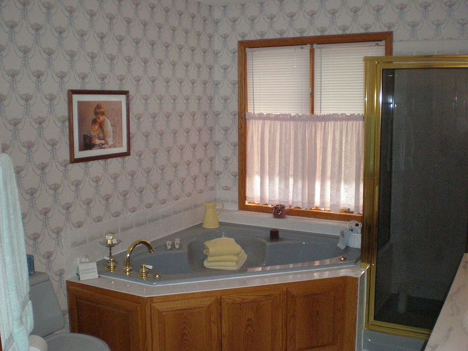Whirlpool in Master Bath