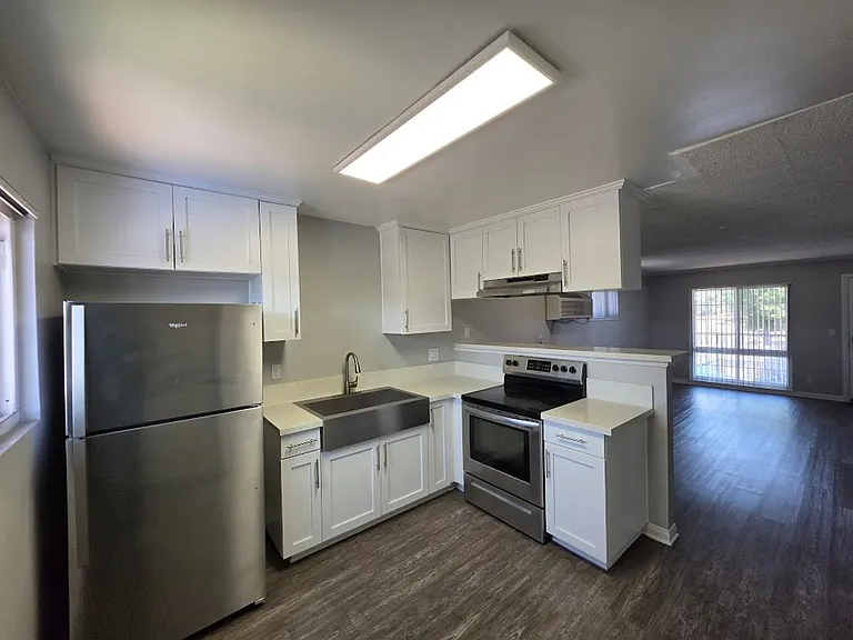 Villa Del Sol Apartments — Photo 173