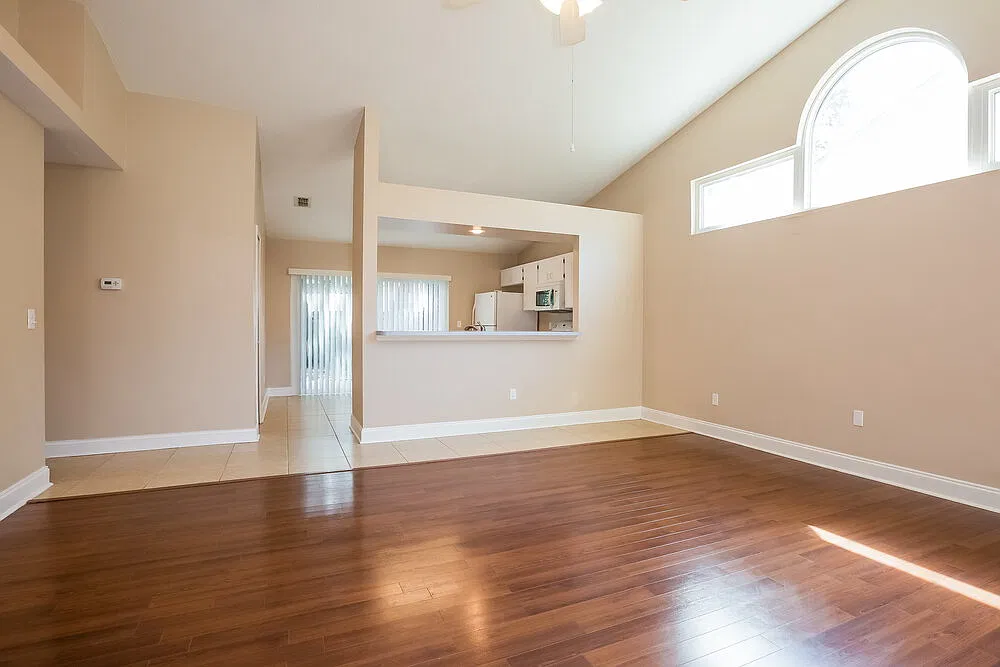 3 bed, 2.0 bath, 1277 sqft, $2,300 — Photo 4