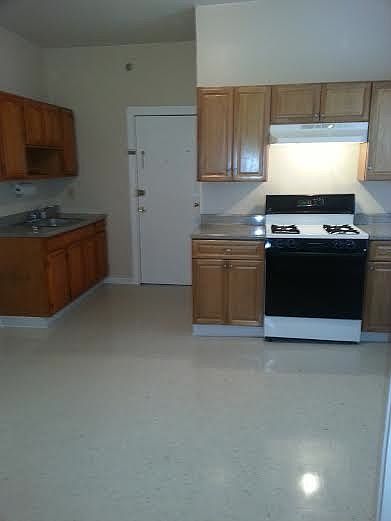 A lot of cabinet space