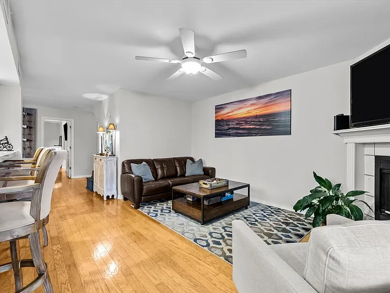 2392 Hanover Dr — Photo 19