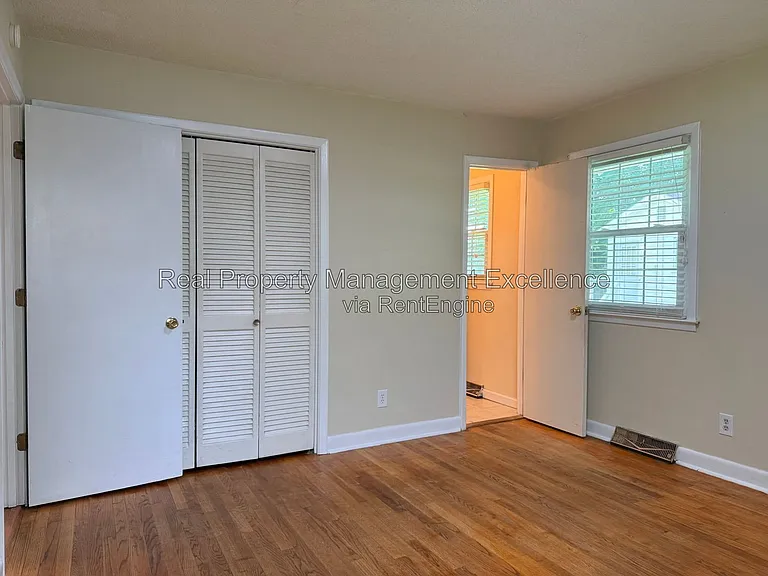 415 W 2nd St — Photo 29