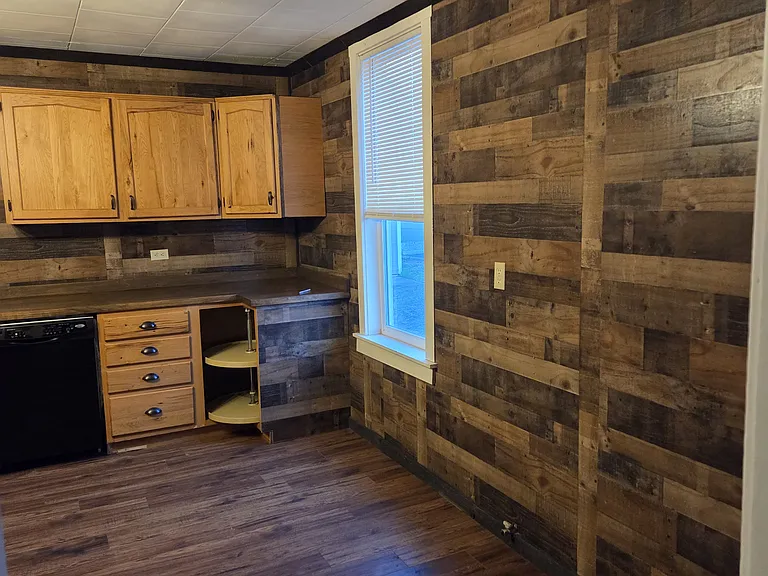 504 N Main St — Photo 15