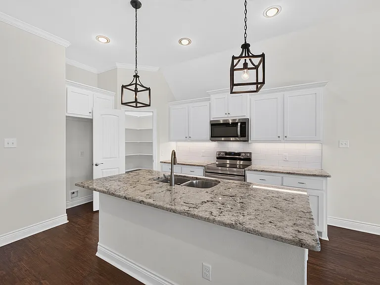 8507 Christie Ln — Photo 10