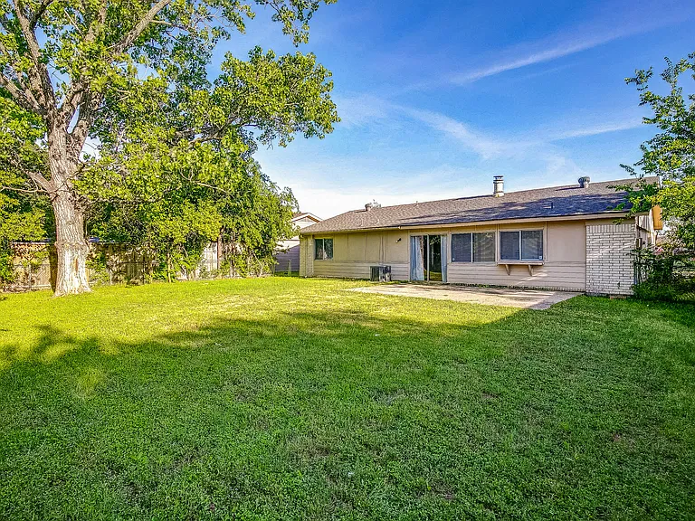 1717 Palisades Dr — Photo 22