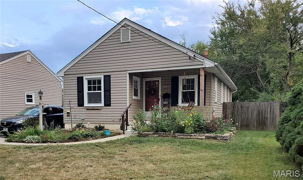 2 bed, 1.0 bath, 1142 sqft, $2,000 — Photo 1