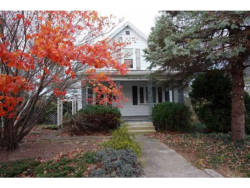 904 Clark Ave photo 1
