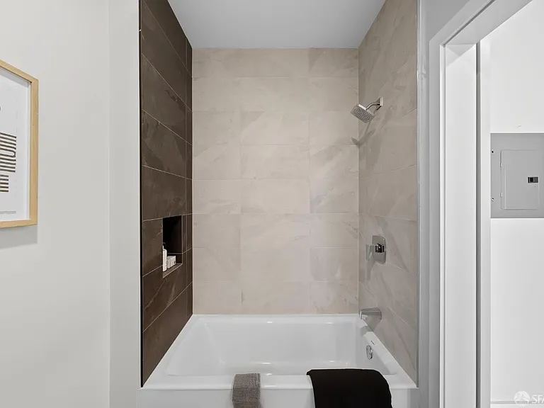 811 Valencia St #404 — Photo 5