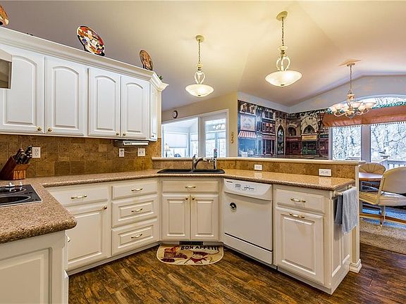 5th image of 4 Barrhead Ln