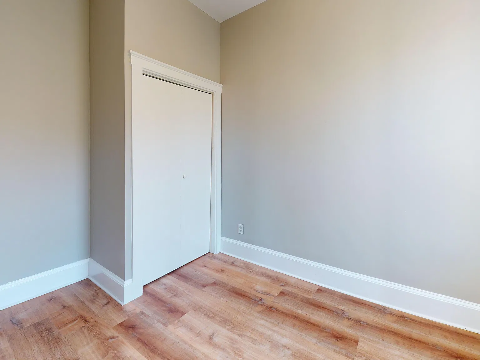 3 bed, 800 sqft, $3,195 — Photo 4