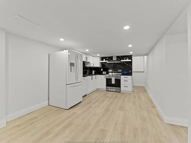 9248 Esplanade Dr #BASEMENT — Photo 12