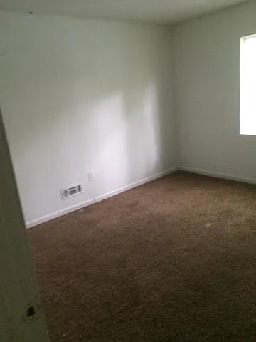 3 bed, 1146 sqft, $1,300 — Photo 2