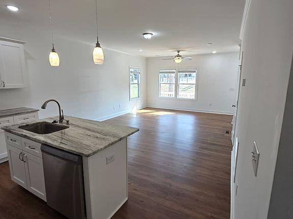 5th image of 109 Lynn Ave