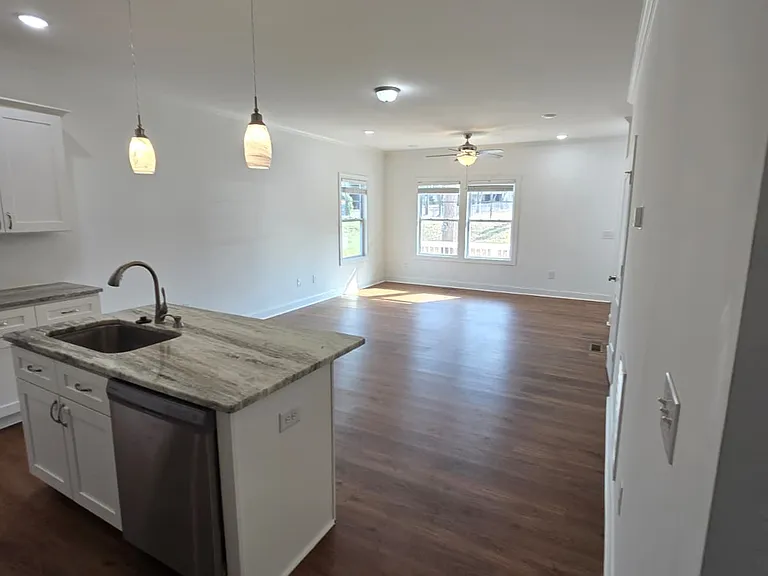 109 Lynn Ave — Photo 5