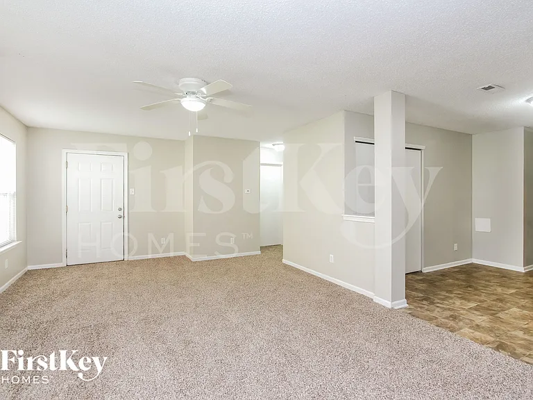 10605 Glenayr Dr — Photo 3