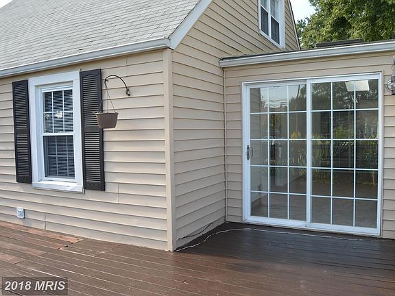 Dining Room Access to Deck Perfect for Guests