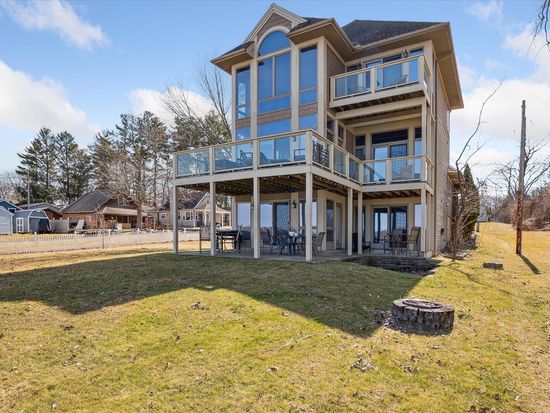2490 Lakeview Dr, Clarklake, MI 49234