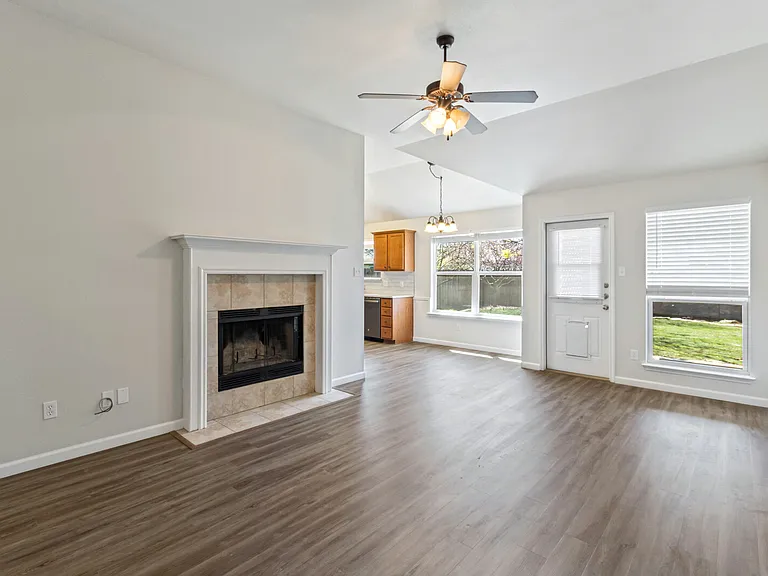 7807 Fieldstone Dr — Photo 5