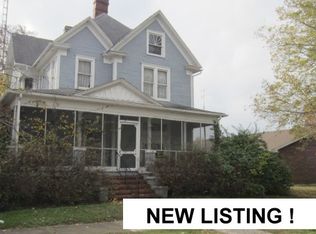 310 S Walnut St, Carmi, IL 62821