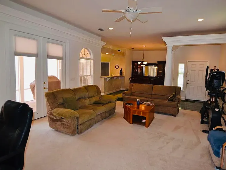 79 NW 48th Blvd — Photo 3