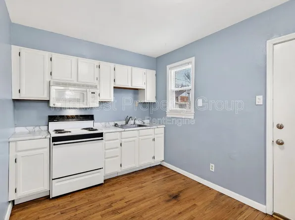 7711 Brocton Ct, Saint Louis, MO 63121