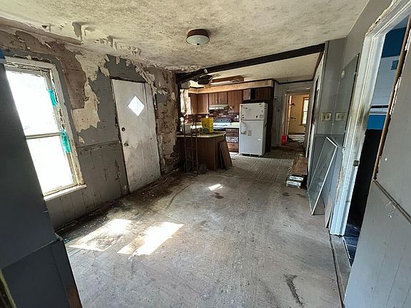 5th image of 114 Ridge St
