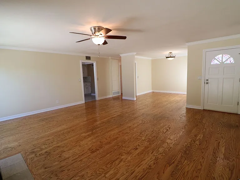 22325 Wyandotte St — Photo 5