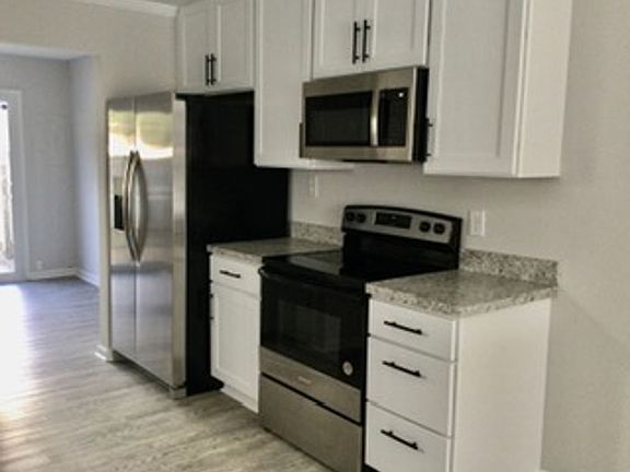 3rd image of 3449 Waltham Cir