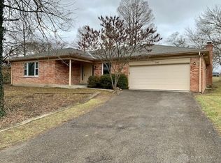 135 Winding Ridge Dr, Dayton, OH 45415