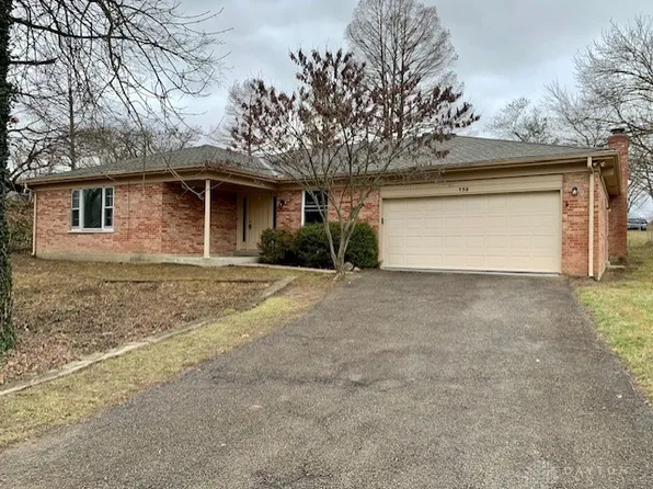 135 Winding Ridge Dr, Dayton, OH 45415