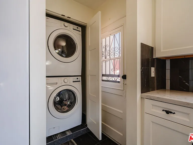 2735 Clyde Ave — Photo 18