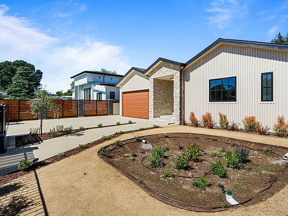 4th image of 23033 Leonora Dr