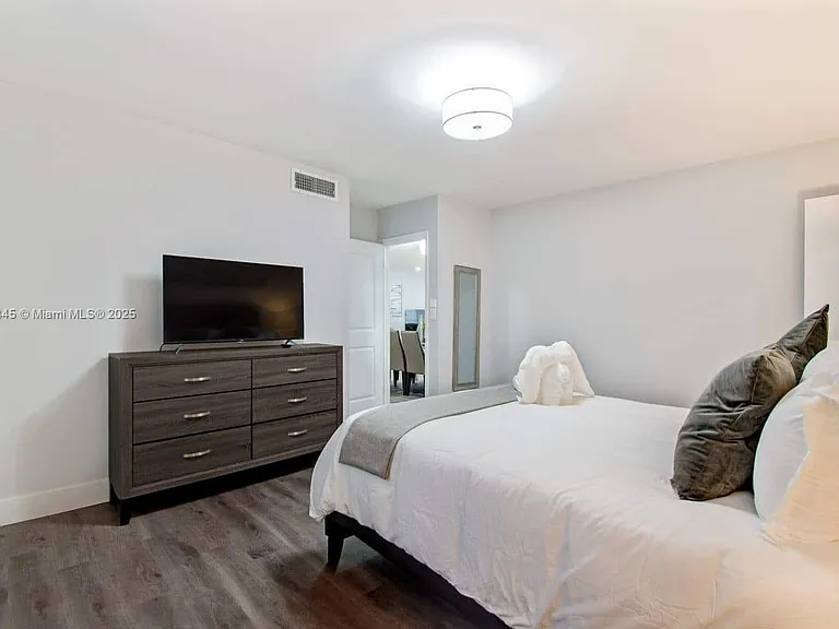 1305 Funston St — Photo 44