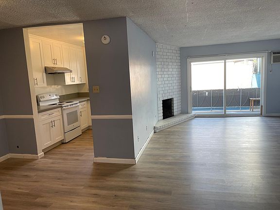 5th image of 132 E Live Oak St APT F