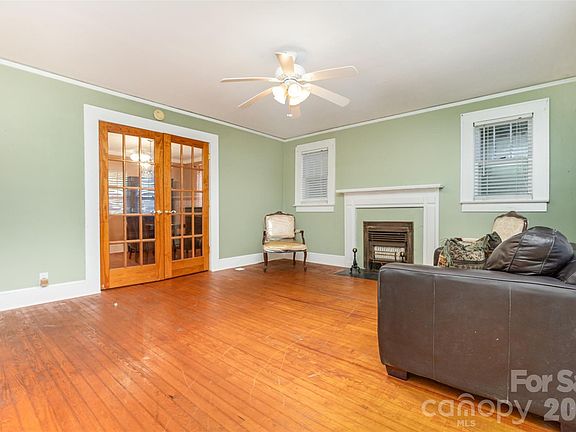 4th image of 1103 E Arch St