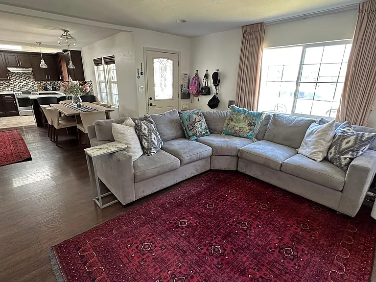 501 Bradley Ave — Photo 4