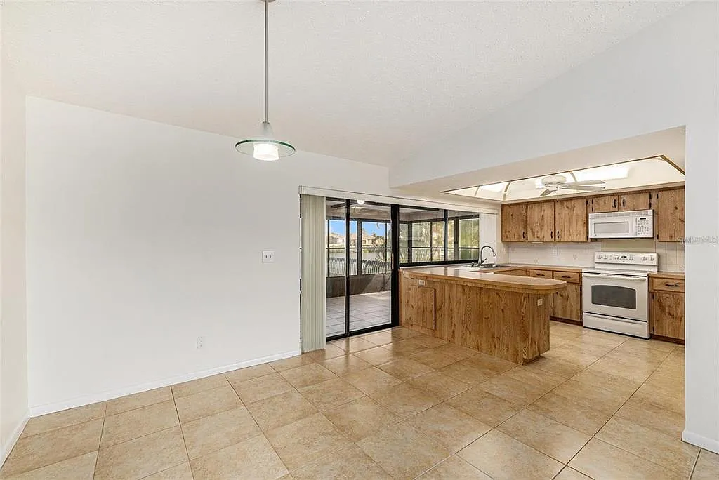 3 bed, 2.0 bath, 1908 sqft, $2,675 — Photo 4