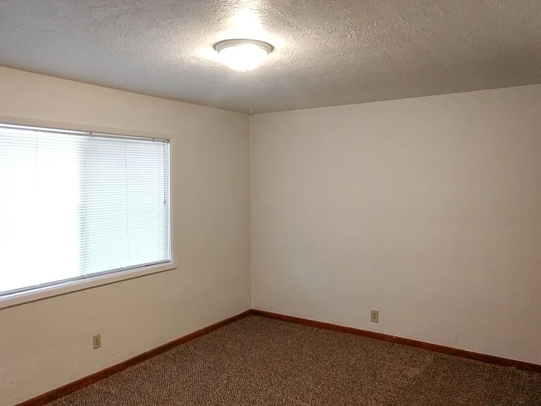 1136 Fairmount Ave S — Photo 28