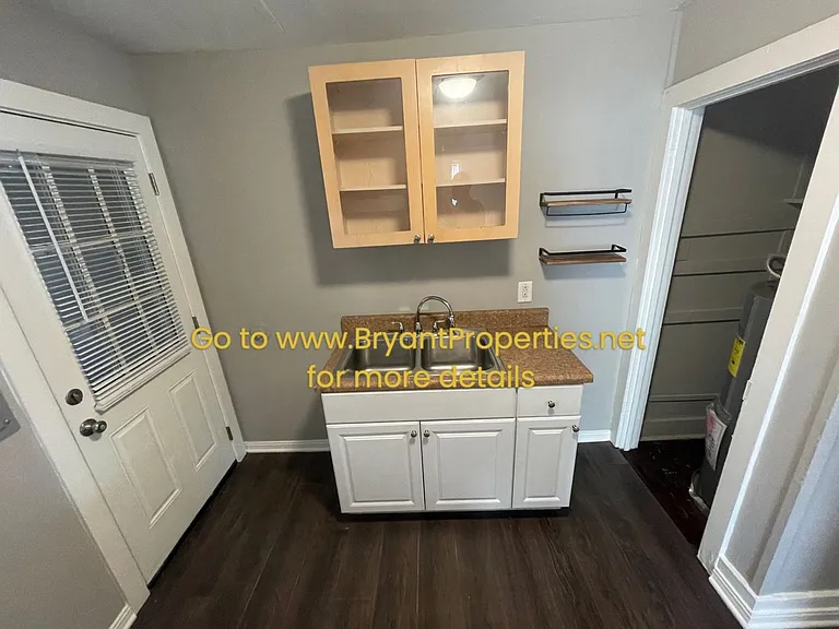 912 Bryan St — Photo 6