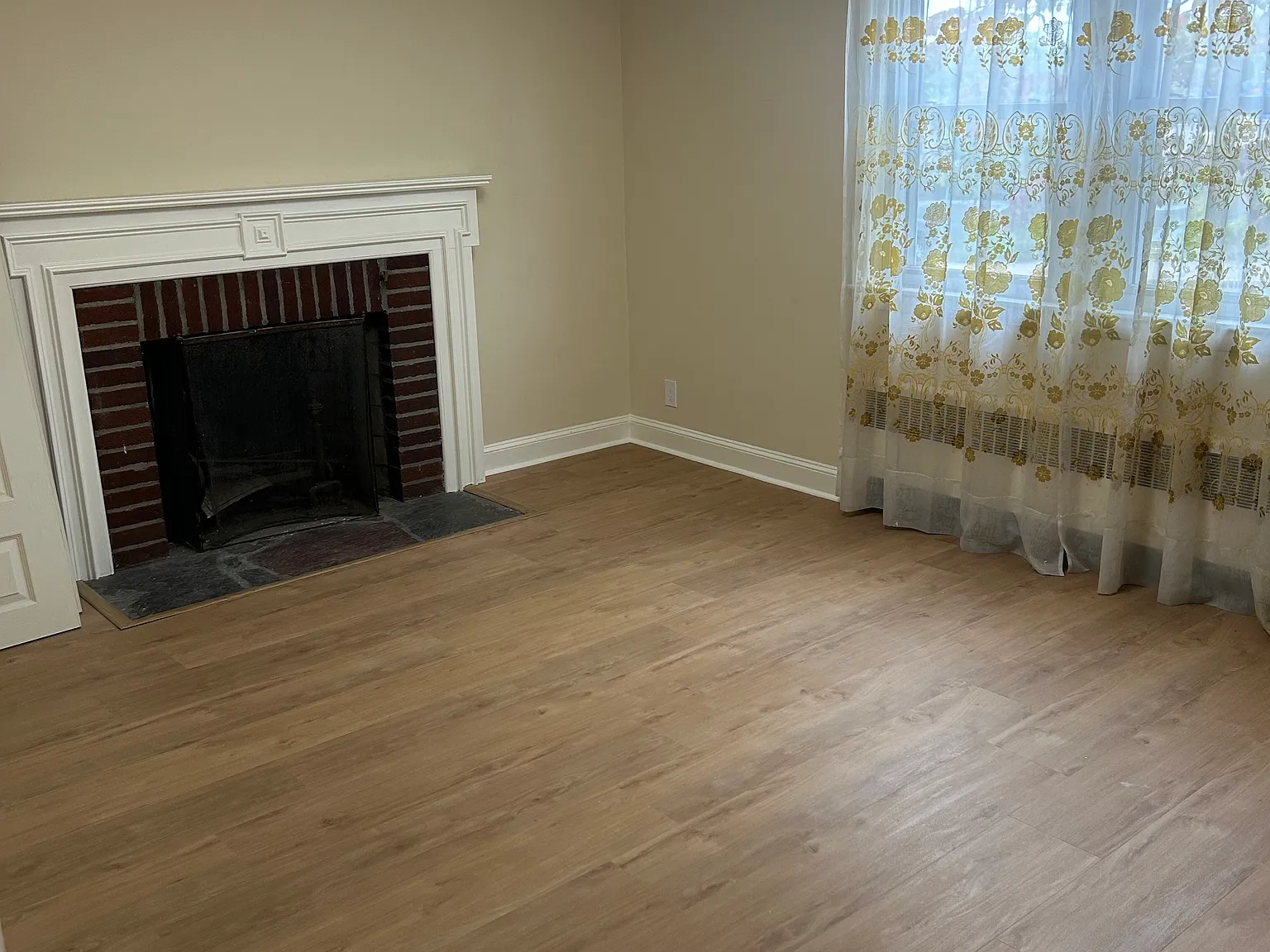 4 bed, 1615 sqft, $4,350 — Photo 4
