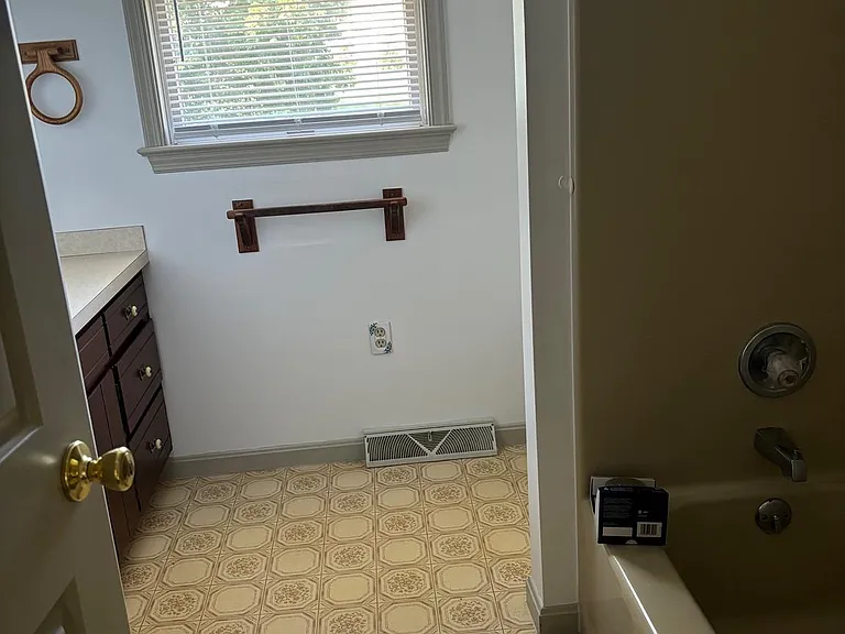 23 Sherrard Dr — Photo 11